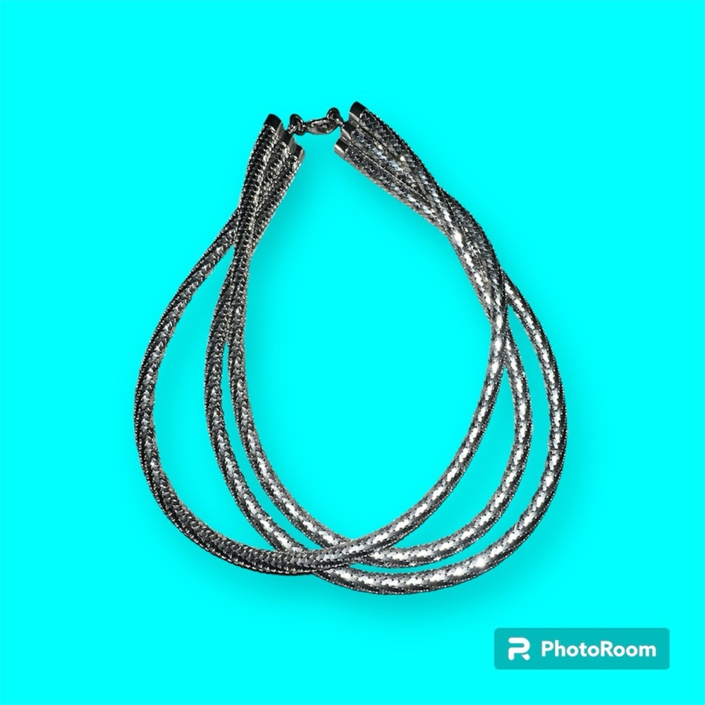 Silver tri chain necklace